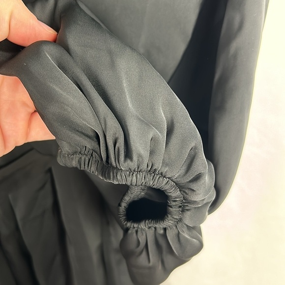 NWOT Gap Black Maternity Satin Wrap Top -Size Small - Picture 5 of 8